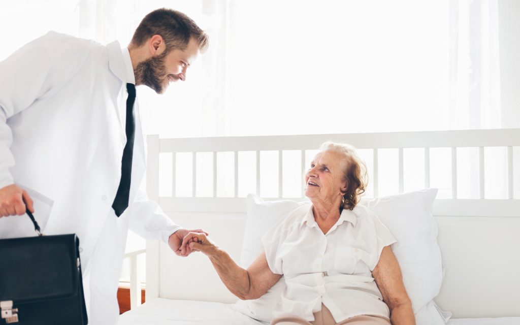woundmd-staff-providing-care-for-elderly-doctor-visiting-elderly